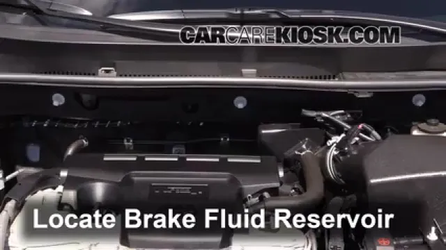 2013 Toyota RAV4 Limited 2.5L 4 Cyl. Liquide de frein Contrôler le niveau de liquide de frein